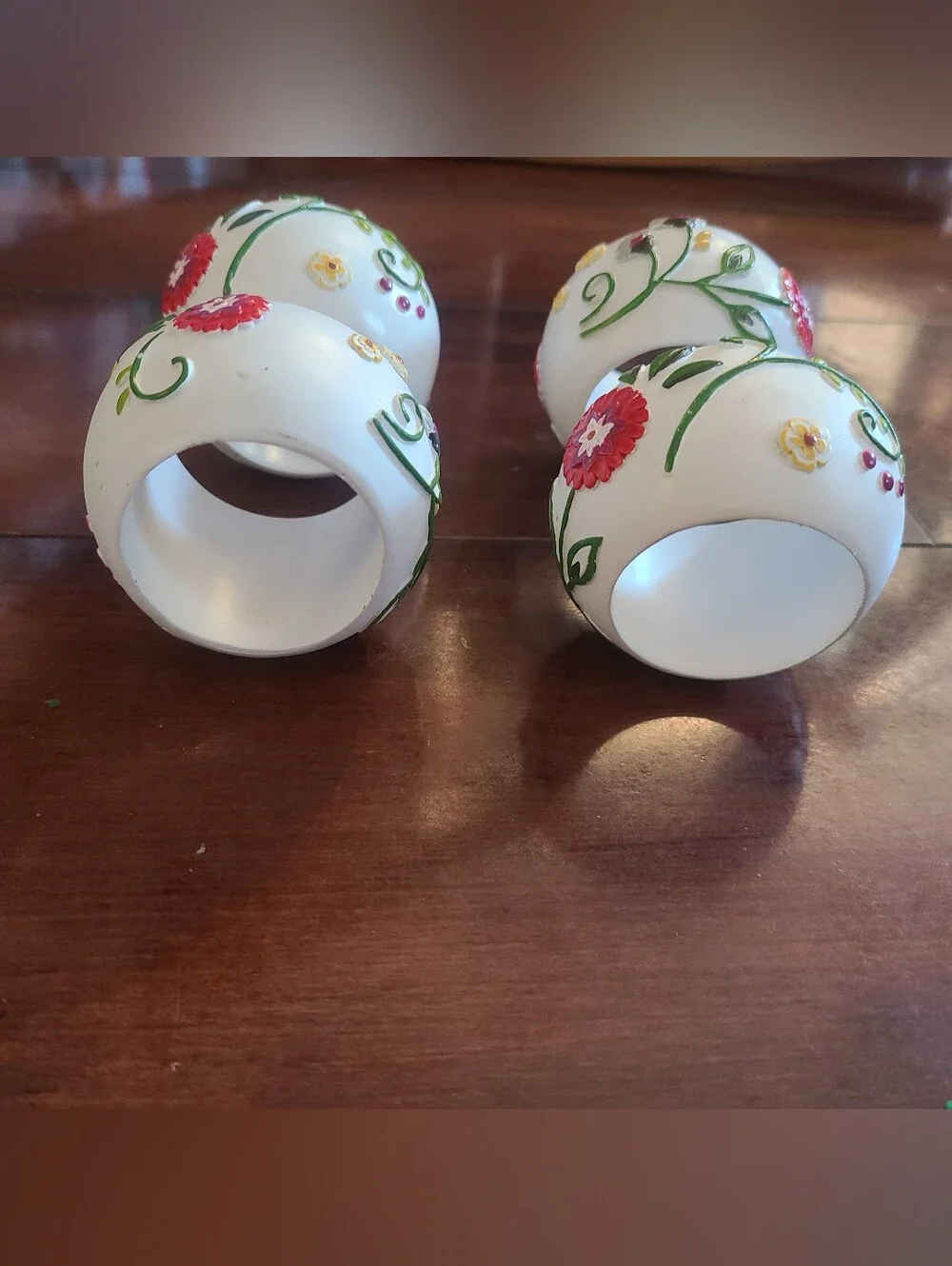 Vintage 90s Molded Resin Floral Napkin Rings Set of 4 White 3D Flowers Designpac